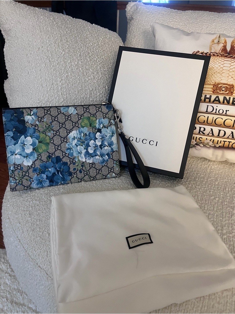 💯 Authentic Gucci Blue Floral Wristlet Pouch (NWT) and Giftable